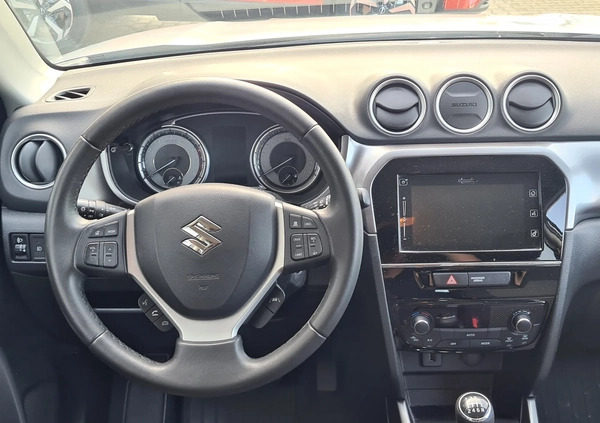 Suzuki Vitara cena 83900 przebieg: 51300, rok produkcji 2019 z Milanówek małe 154